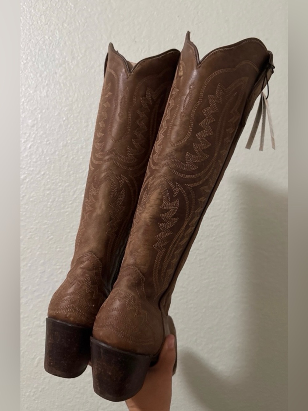 Distressed brown ariat casanovas - Picture 3 of 4